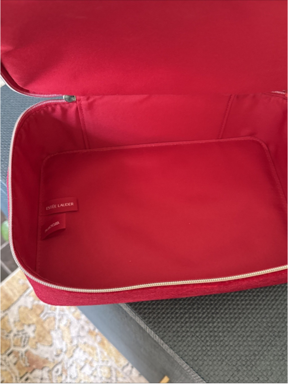Estee Lauder Red Velvet Bow Accented Cosmetic Makeup Bag Travel Case NWOT - Picture 6 of 9
